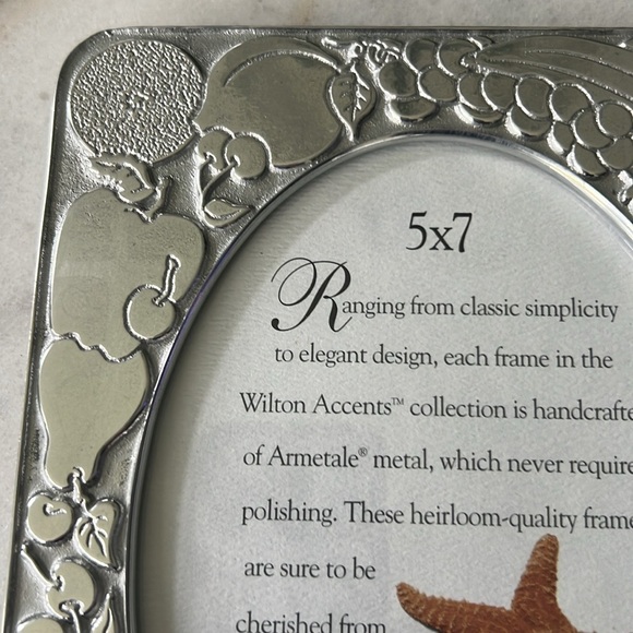 Set of Two Vintage Wilton Armetale Picture Frames - Picture 3 of 9